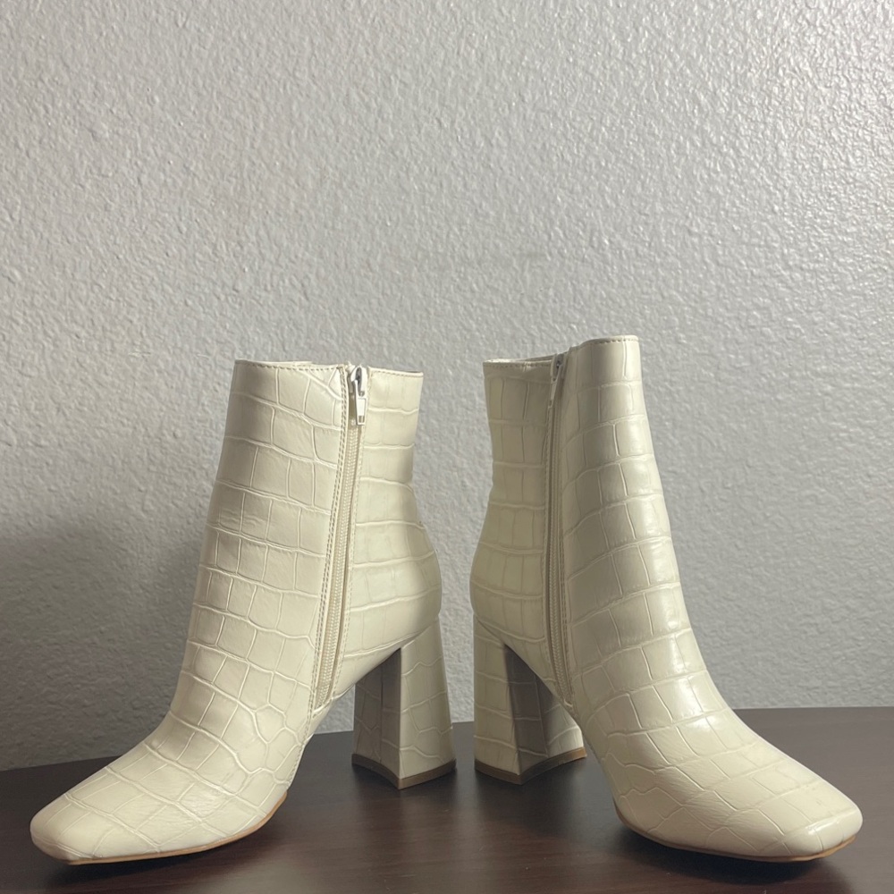 ✨LAST CHANCE ✨BAMBOO Croc-Embossed Ankle Boots